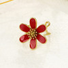 Égayez votre style avec cette bague dorée ornée d’une fleur rouge émaillée, une création à la fois délicate et audacieuse. - 1