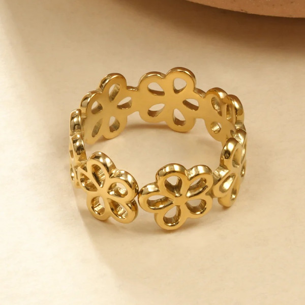 Bague dorée entourée de fleurs ajustable - 1