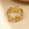 Bague dorée entourée de fleurs ajustable - 1