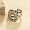 Bague Argentée ajustable Carré Ondulé au Design Contemporain