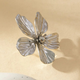 Bague Argentée Ajustable Fleur Aux Pétales Détaillés - 1