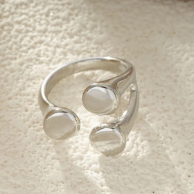 Bague Argentée Ouverte Avec Trio De Gouttes Lisses En Relief - 1