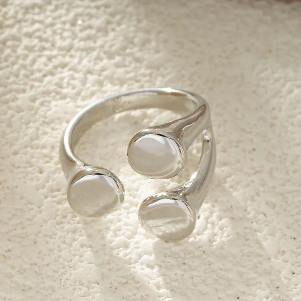 Bague Argentée Ouverte Avec Trio De Gouttes Lisses En Relief - 1