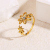 Bague dorée ajustable ouverture avant motifs double fleur avec un strass - 1