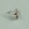 Bague Fine ajustable Argentée Fleur Ajourée Strass Central - 1