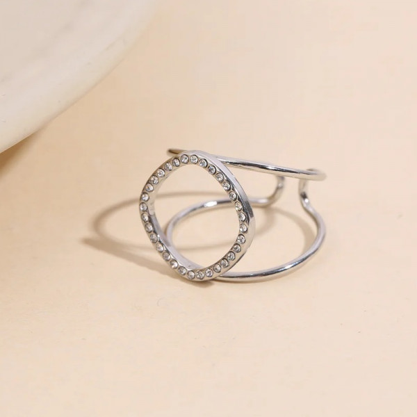 Bague argentée ajustable à double branche ajouré pavé de strass - 1