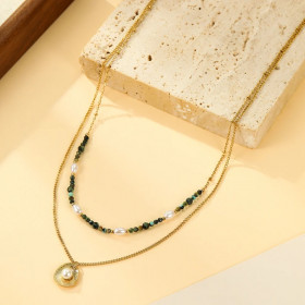 Collier Double Chaîne Dorée Avec Perles Blanches, Vertes et Médaillon Nacré - 1