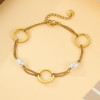 Bracelet Double Chaîne Dorée à Anneaux Ronds et Perles Blanches