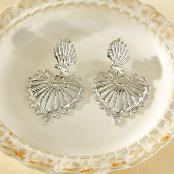 Boucles d'oreilles argentées pendantes grand cœur Ex-Voto bombé texturé - 1