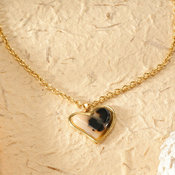 Collier chaîne dorée avec pendentif résine léopard cœur - 2