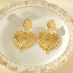 Boucles d'oreilles dorées pendantes grand cœur Ex-Voto bombé texturé - 1