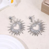 Boucles d’oreilles argentées pendantes cœur rayonnant