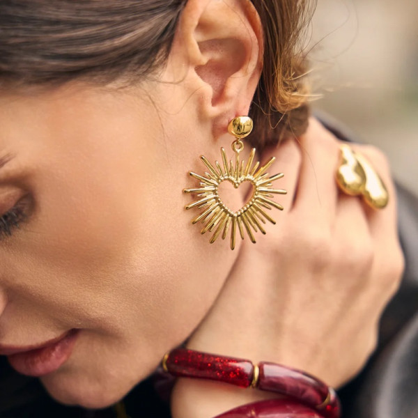 Boucles d’oreilles dorées pendantes cœur rayonnant - 2