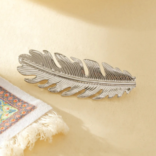 Broche argentée plume texturée - 1
