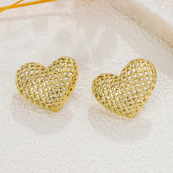 Boucles d'oreilles dorées clous cœur cadrié - 1