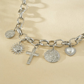 Collier chaîne argentée pendentifs martelés croix, soleil et cœur - 2