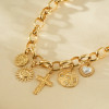 Collier chaîne doré pendentifs martelés croix, soleil et cœur