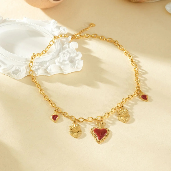 Collier chaîne dorée pendentifs cœurs ex-voto centre émail rouge - 2