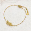 Bracelet doré chaîne fine pendentif plume texturé