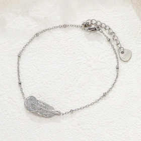 Bracelet argenté chaîne fine pendentif plume texturé - 1