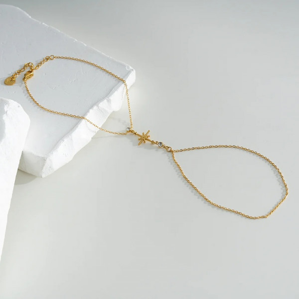 Bracelet main doré avec chaîne étoile - 1