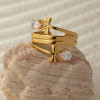Bague semi épaisse dorée ajustable ornement fleurs avec strass gouttes - 1