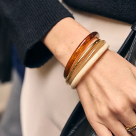 Lot de 4 bracelets joncs en résine couleur marbré, ambré et doré - 1