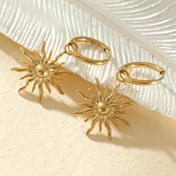 Boucles d’oreilles créoles pendentif soleil - 1