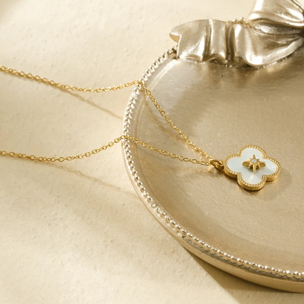 Collier fin avec un trèfle à quatre feuilles - 1