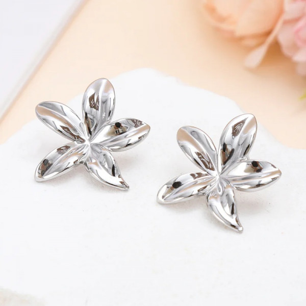 Boucles d’oreilles en forme de fleur à pétales bombés - 1