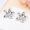 Boucles d’oreilles en forme de fleur à pétales bombés - 1