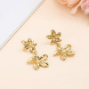 Boucles d’oreilles pendantes à doubles fleurs brillantes - 2