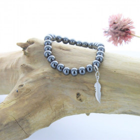 Bracelet perles hématite 8 mm & plume - 1