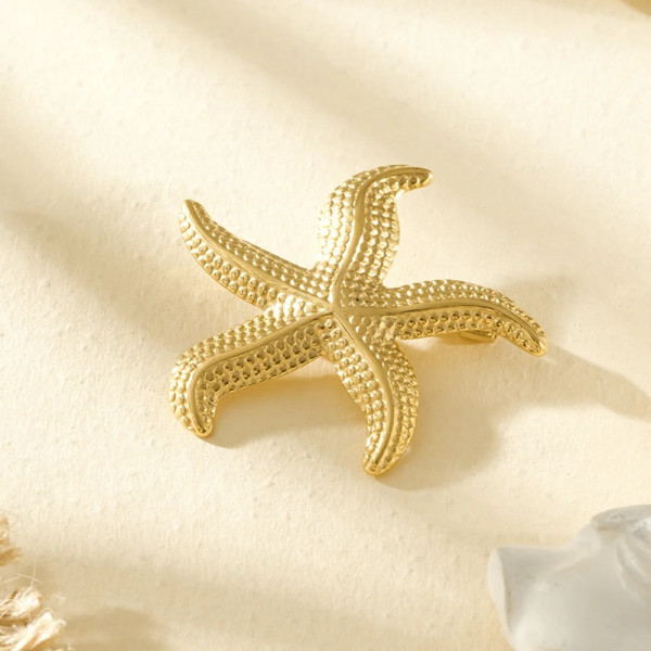 Broche Étoile de Mer Dorée Martelée – Bijou Sculptural Chic Femme - 1