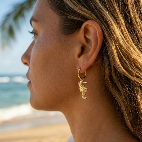 Boucles d’Oreilles Créoles Dorées Hippocampe - Élégance Marine - 1
