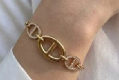 Bijoux tendance : pourquoi la maille cha&icirc;ne d&rsquo;ancre est LE must-have du moment ?